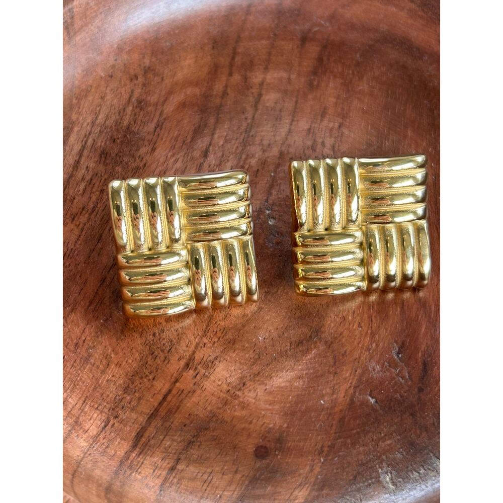 Grace Studs